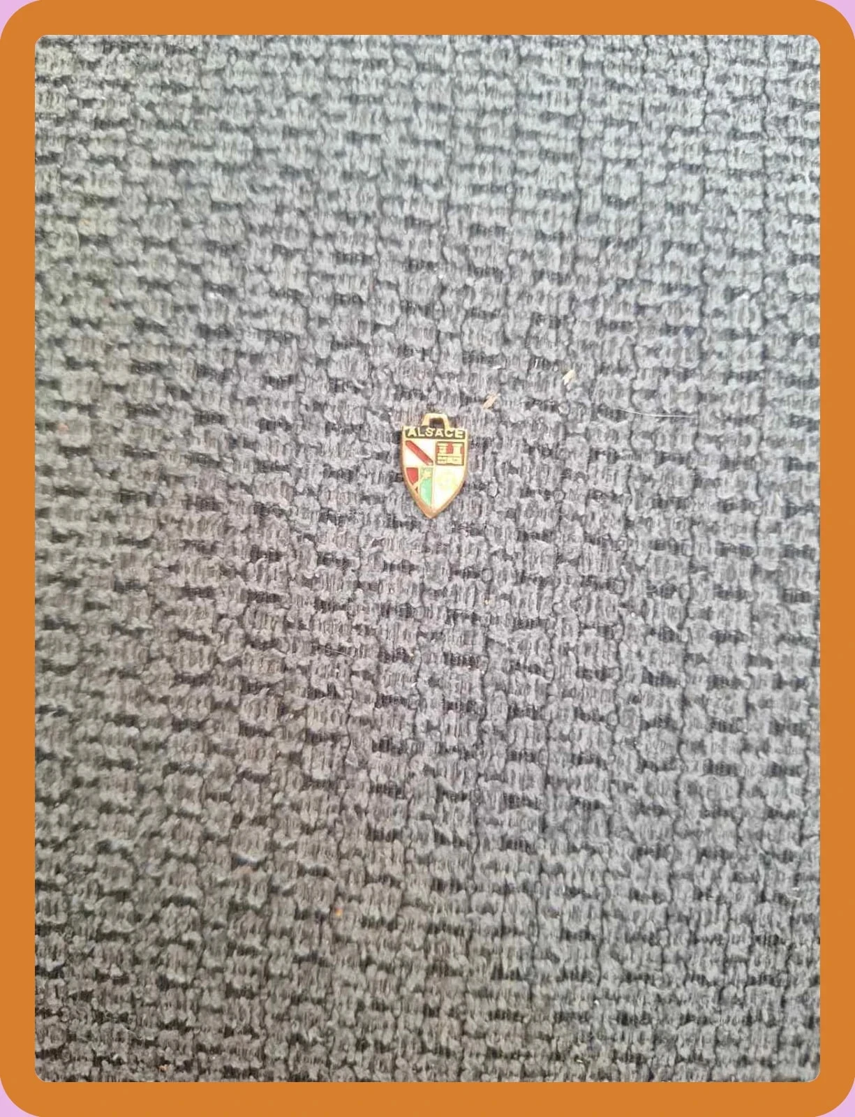 Pendentif vintage émaillé Alsace